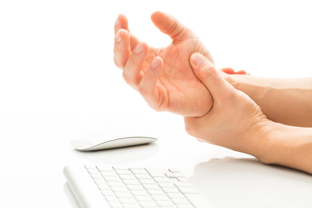 Is a Pinched Nerve Causing the Numbness and Tingling in Your Hands