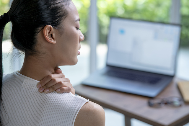 This is a picture of a woman with neck pain. Edmonton chiropractor Dr. Dean Collins discusses the benefits of Chiropractic care for neck and shoulder pain in this post.